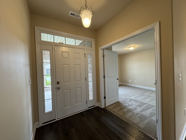 Building Photo - 2467 Bell Manor Dr SW