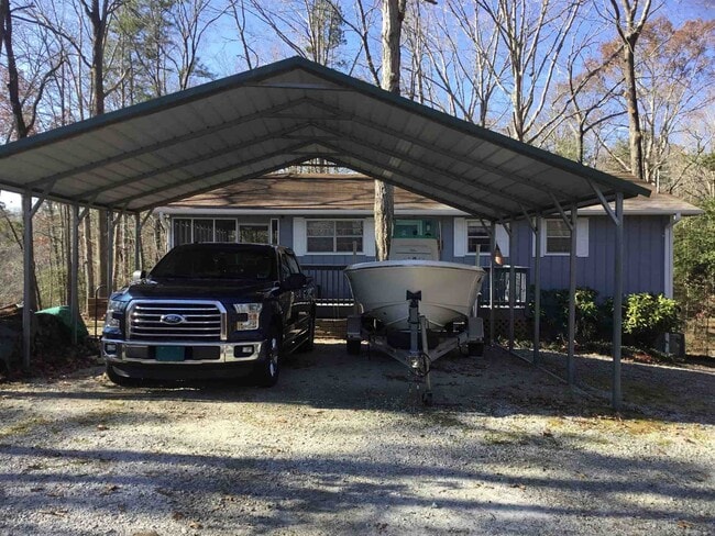 Building Photo - 511 Lakeshore Cir