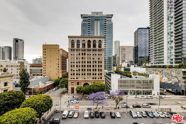 Foto del edificio - 849 S Broadway