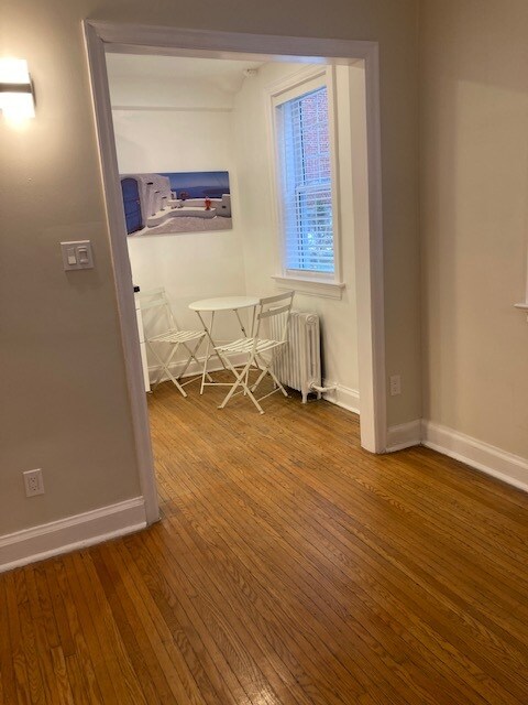 Photo du bâtiment - Beautiful, newly renovated 1 bdrm High Par...