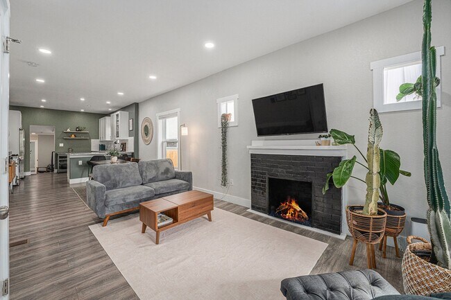 Foto del edificio - Gorgeous 2 Bed 2 Bath Half-Duplex in South...