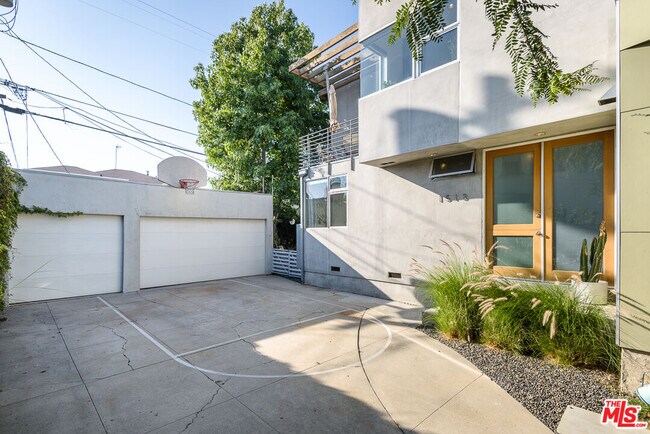 Building Photo - 1513 Orange Grove Ave