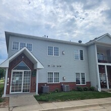 Building Photo - 1335 SE Florence Dr