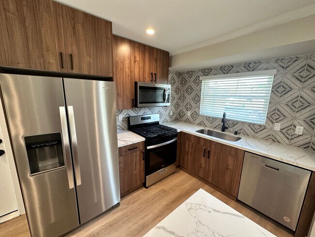 Foto del edificio - Fully Renovated in 2023!! 4BD/2BA on Tipton