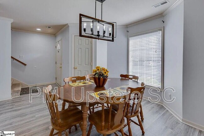 Foto del edificio - 1122 E Lee Rd