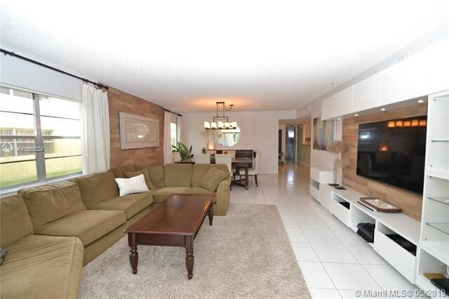 Building Photo - 8720  Azalea Ct  104