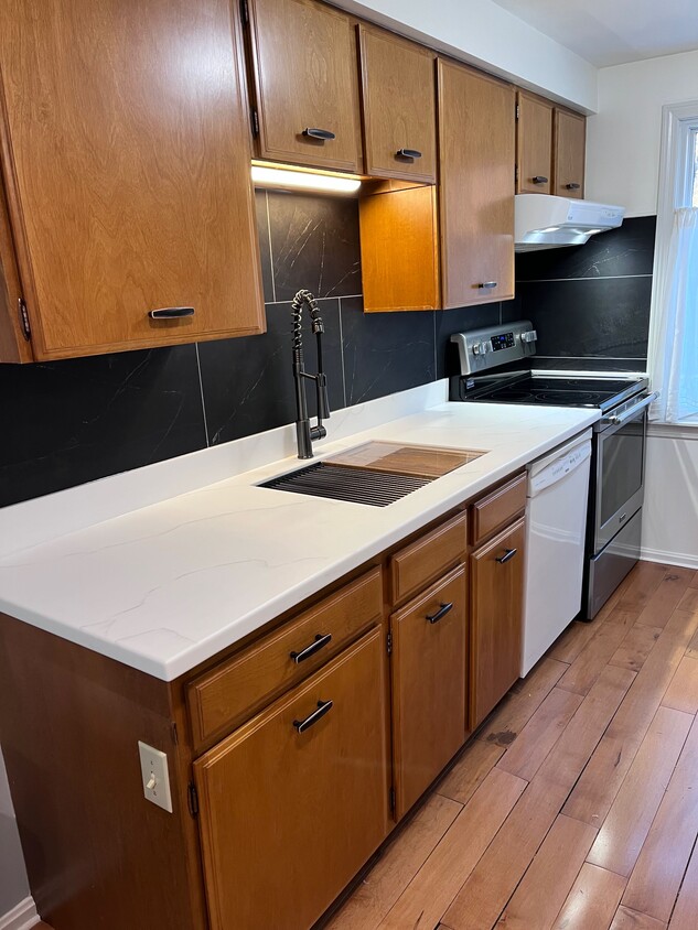 Kitchen - 6 Sutton Ct