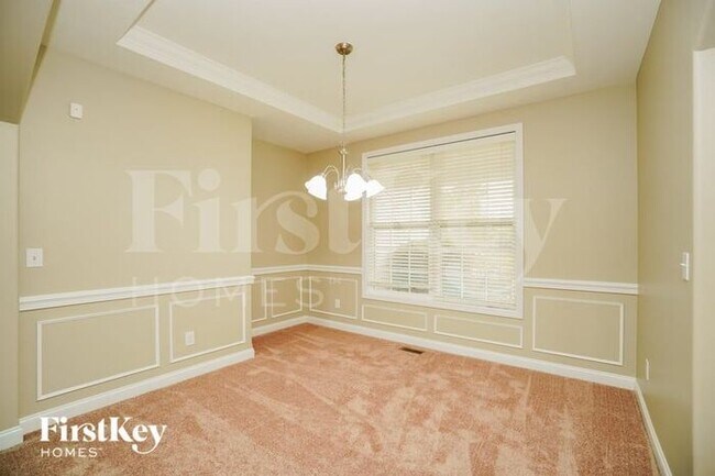 Foto del edificio - 106 Fox Glen Dr W