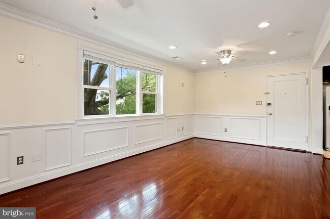 Building Photo - 6180 Greenwood Dr