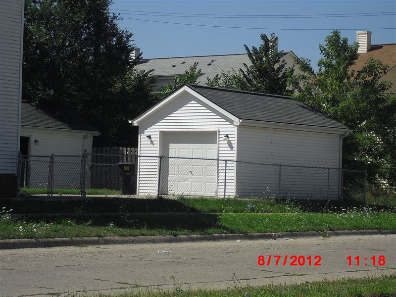 Building Photo - 14200 Kercheval St