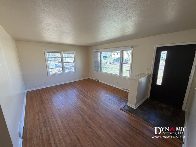 Building Photo - Updated 4+ Bedroom, 2 Bathroom House By Augustana University