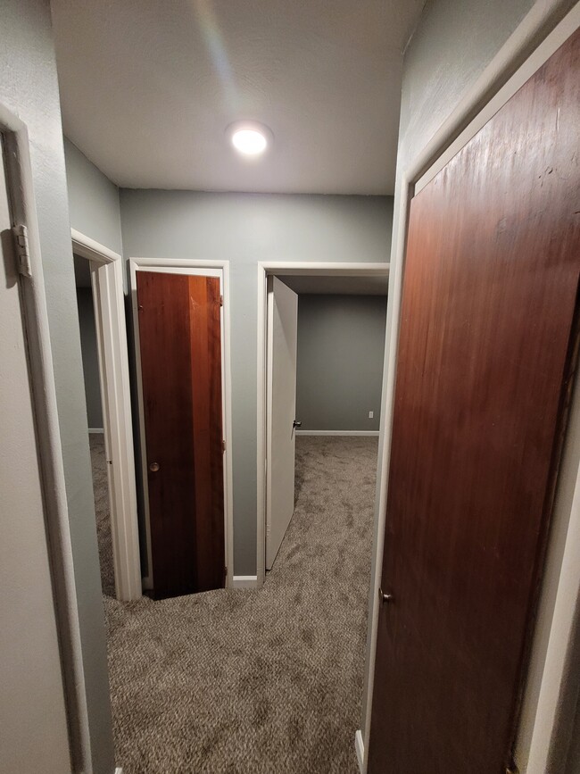 Building Photo - 830 S 72nd St
