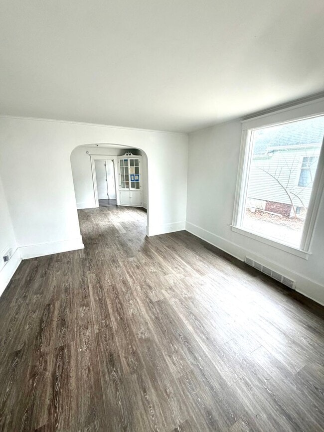 Building Photo - 516 N Porter St