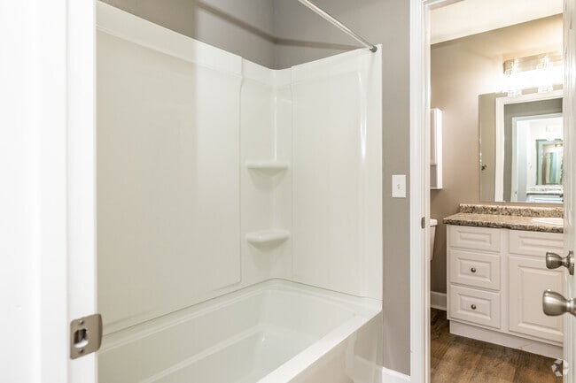 2BR, 1.5BA - Sun Room Large/1,070 SF - Regency Woods