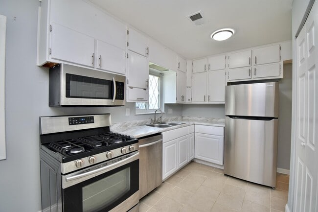 Building Photo - 3918 Eddystone Dr