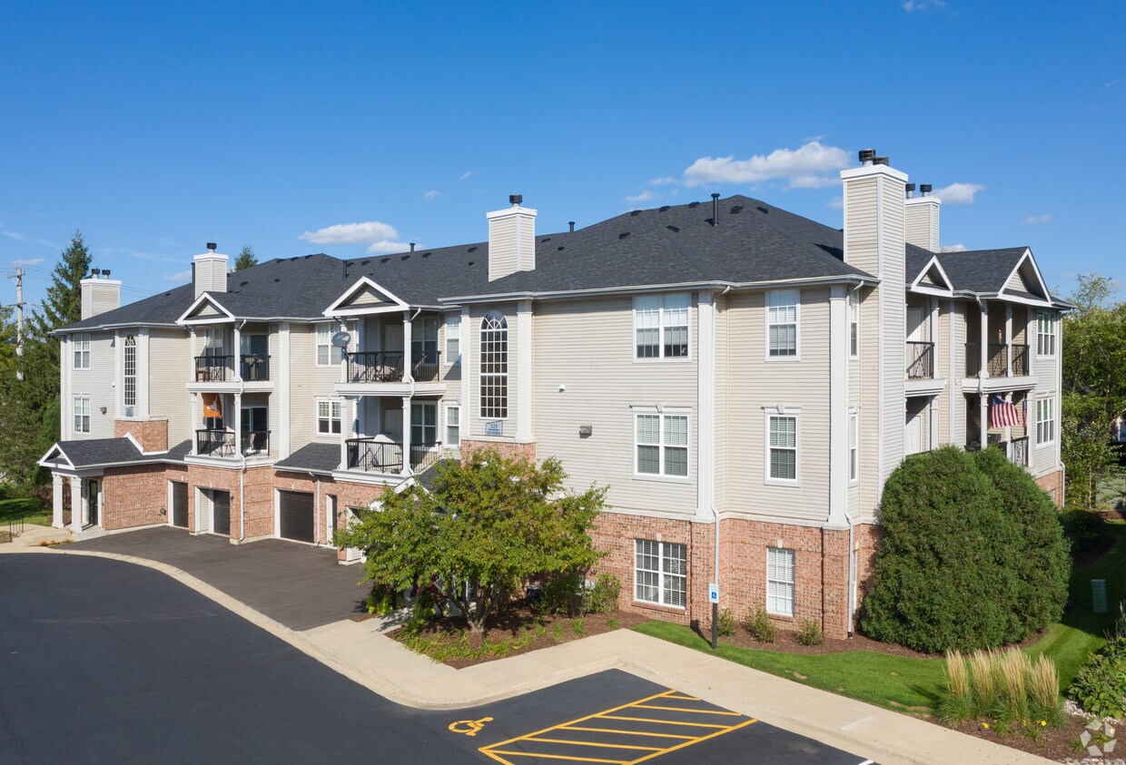 Dwell at Naperville Apartments 1995 Yellowstone Dr Naperville, IL