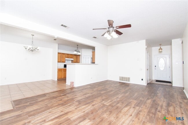 Foto del edificio - 3301 Dorothy Jane Dr