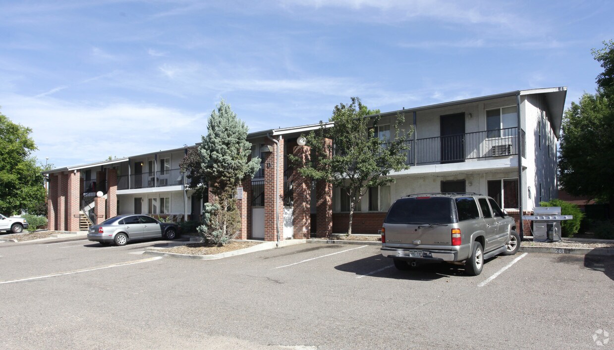 Bradburn Gardens Apartments Rentals in Westminster at 7545 Bradburn Blvd Westminster, CO
