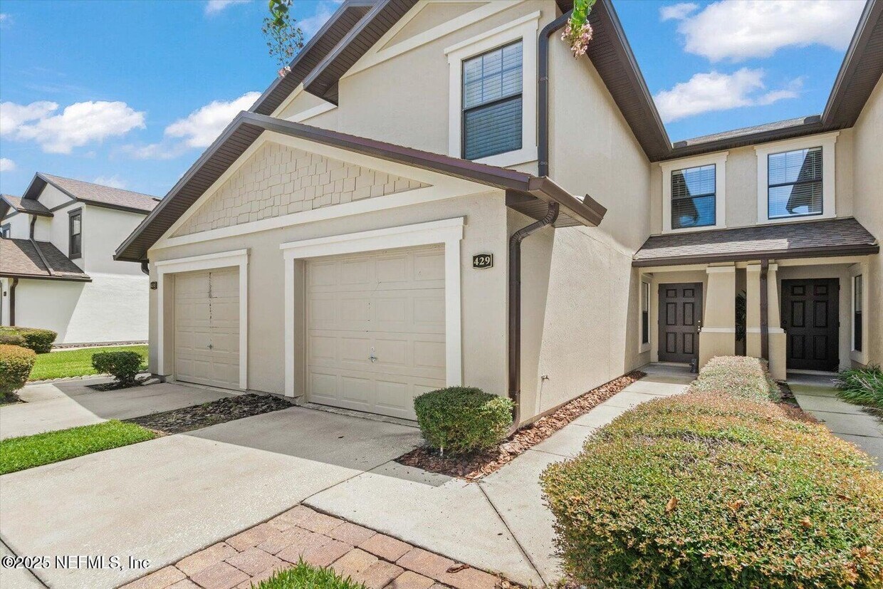 Foto principal - 429 Cabernet Pl