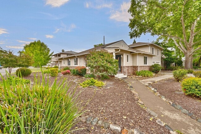 Photo - 5400-5402 Folsom Blvd Apartment