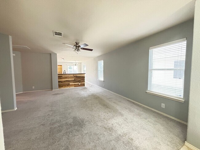 Building Photo - Beautiful 3-bed 2-Bath home in Avery Park ...