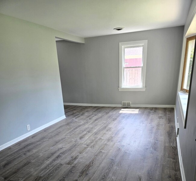 Building Photo - 371 N La Londe Ave
