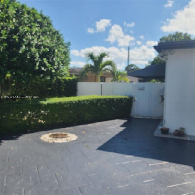 Foto del edificio - 3740 NW 165th St