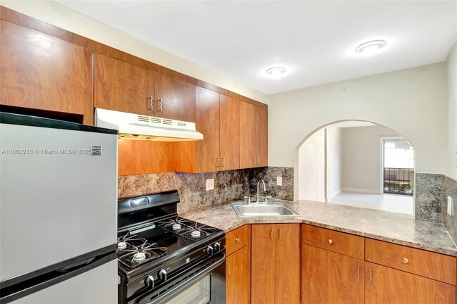 Building Photo - 6705 N Kendall Dr