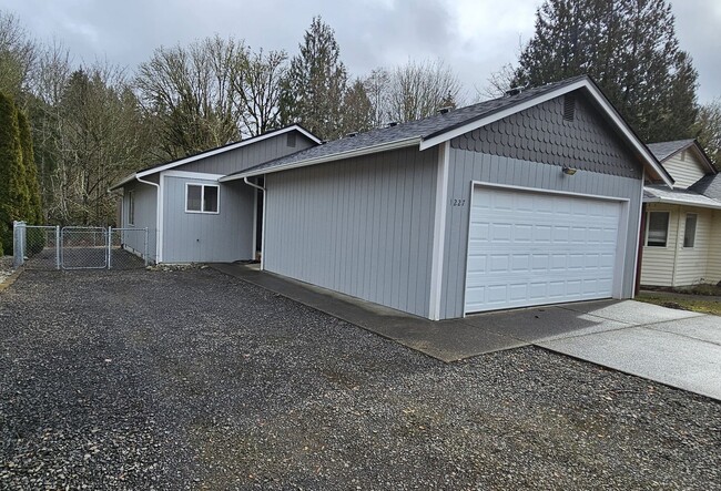 Building Photo - Port Orchard Rambler