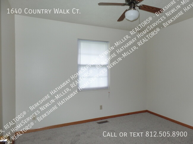 Building Photo - 3 Bedroom Duplex - Pets Welcome!*