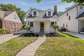 Building Photo - 1600 N Altadena Ave