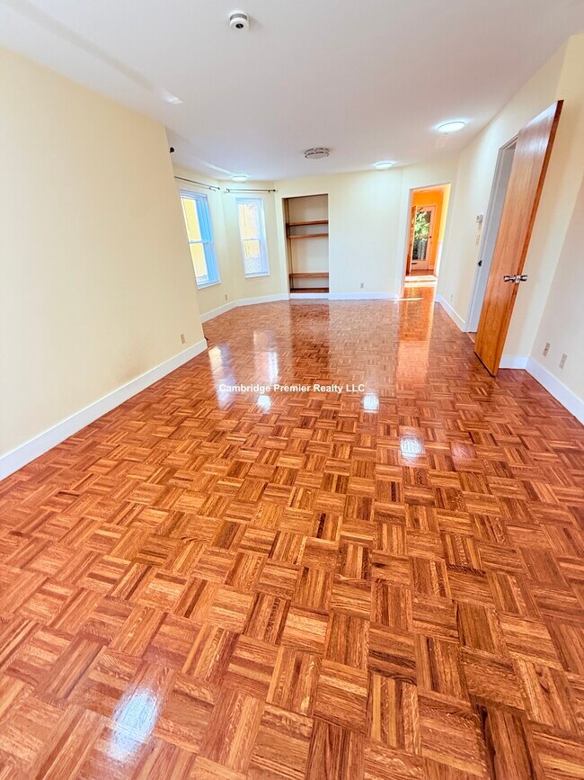 Foto del edificio - 10 Packard Ave