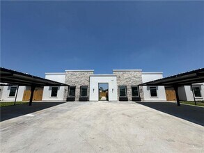 Building Photo - 2101 Selena St