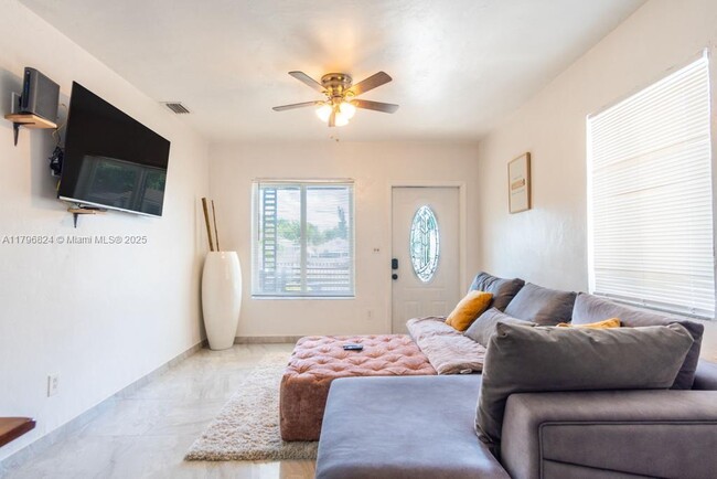 Foto del edificio - 277 NW 48th St