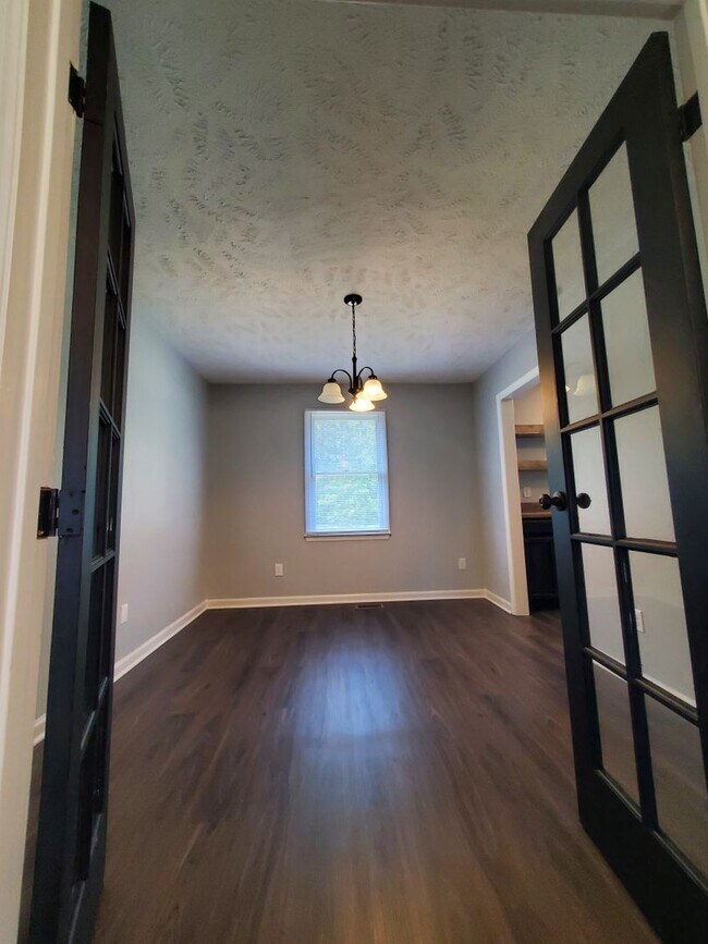 Building Photo - 824 Zadock Dr