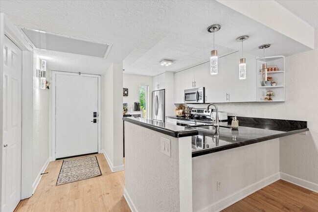 Building Photo - 21 Royal Palm Way