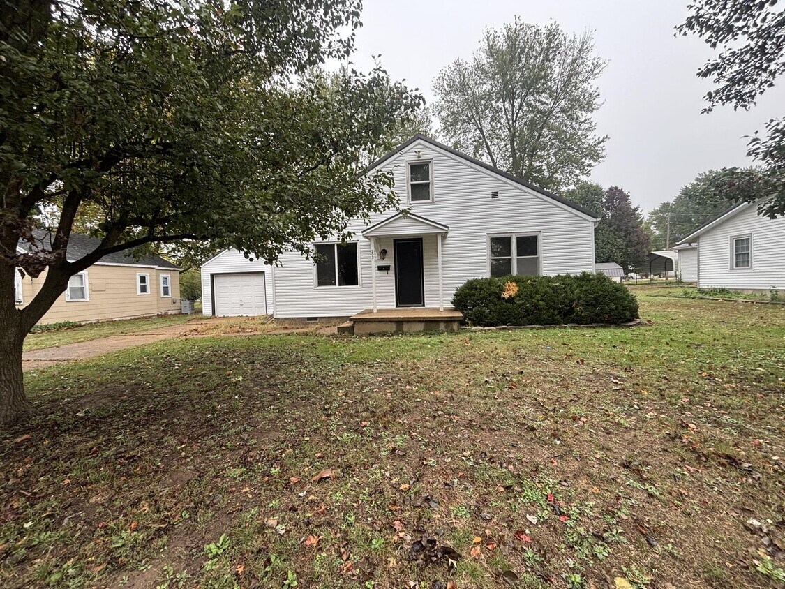 Primary Photo - 203 W Magnolia St