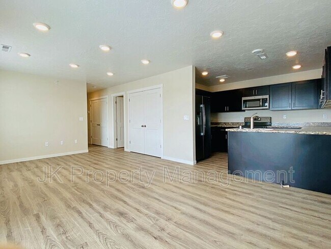 Building Photo - 1110 American Ave