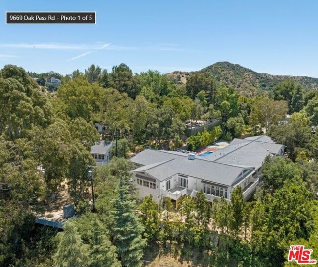 Building Photo - 9669 Oak Pass Rd