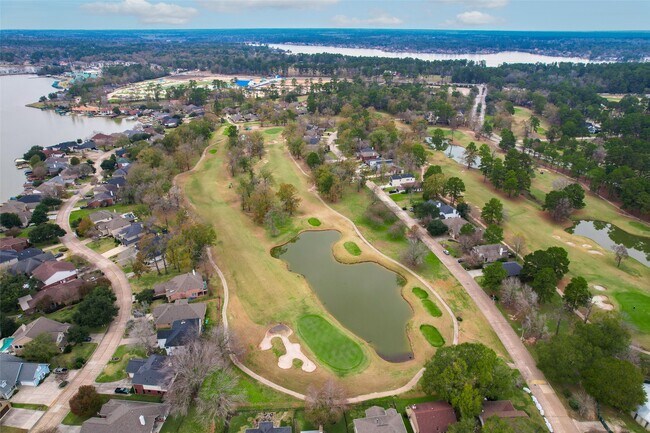 Foto del edificio - 12500 Melville Dr