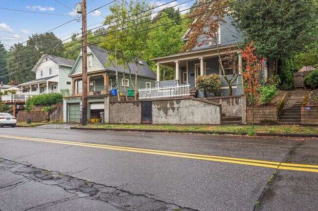Foto del edificio - Remodeled Large 4BR in John's Landing