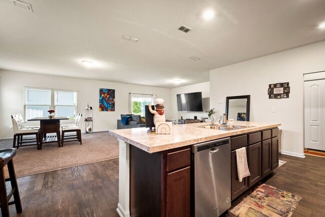 Building Photo - Beautifully Apportioned 2-Story Home in Fox Creek