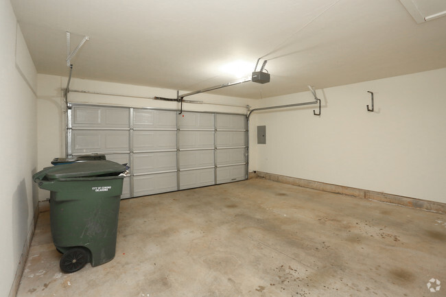 3BR, 2BA - 1350SF - Attached Garage - Mill Valley Equities