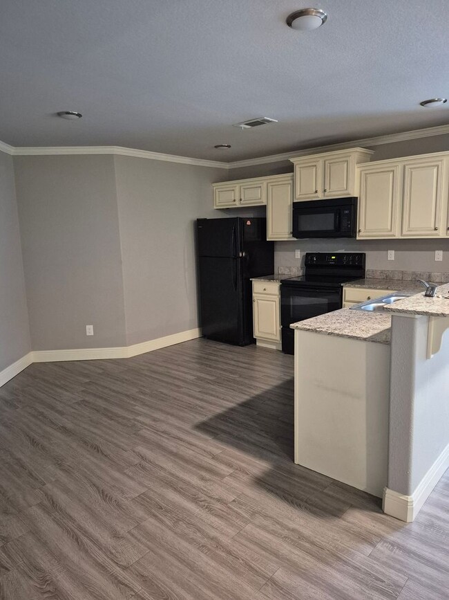 Foto del edificio - Move in special on this gorgeous 3 bedroom...