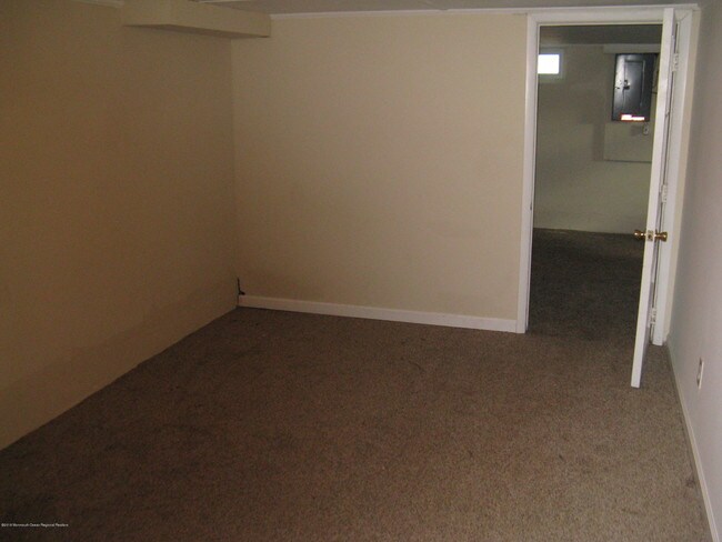 Building Photo - 737 Acorn Dr