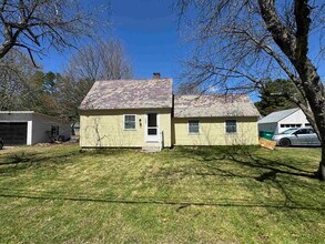 Building Photo - 489 Elm St