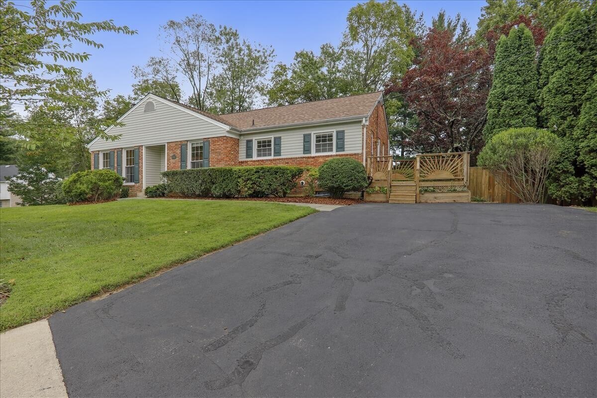 Primary Photo - Beautiful 4 BR 3 BA home in quiet neighbor...