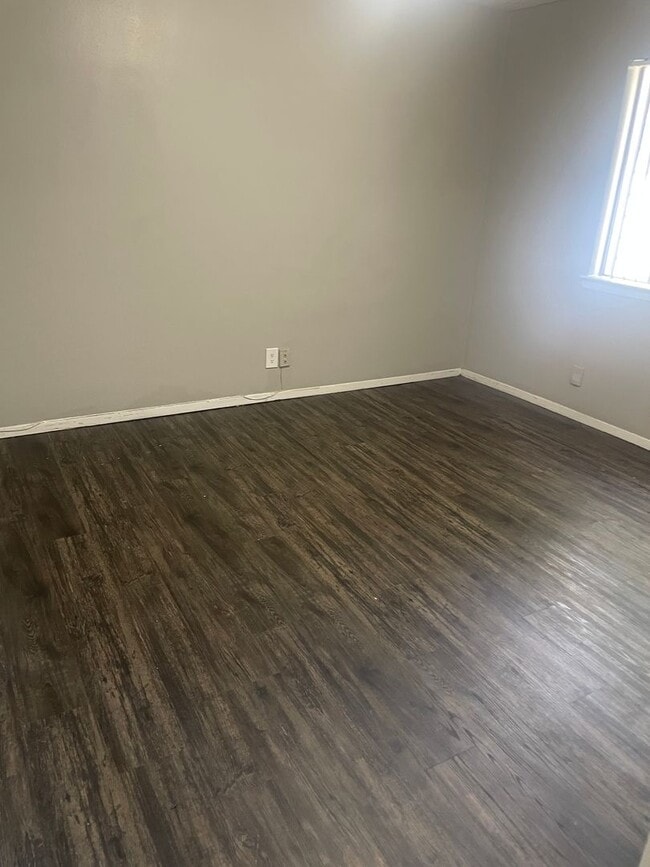 Foto del edificio - 2411 E 55th Pl