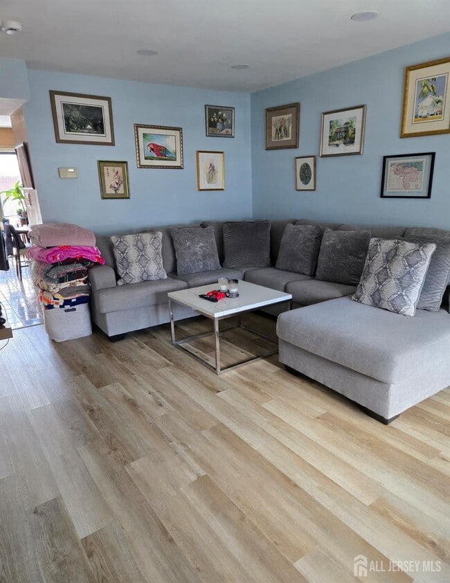 Building Photo - 115 Willett Ave