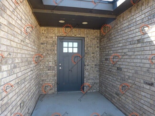 Building Photo - Beautiful 3 bedroom 2 bath brick home